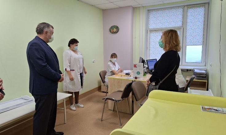 Владимир Колчин посетил ряд социальных учреждений в Оренбургской области и провел совещание по реализации в регионе окружного общественного проекта «Ментальное здоровье».