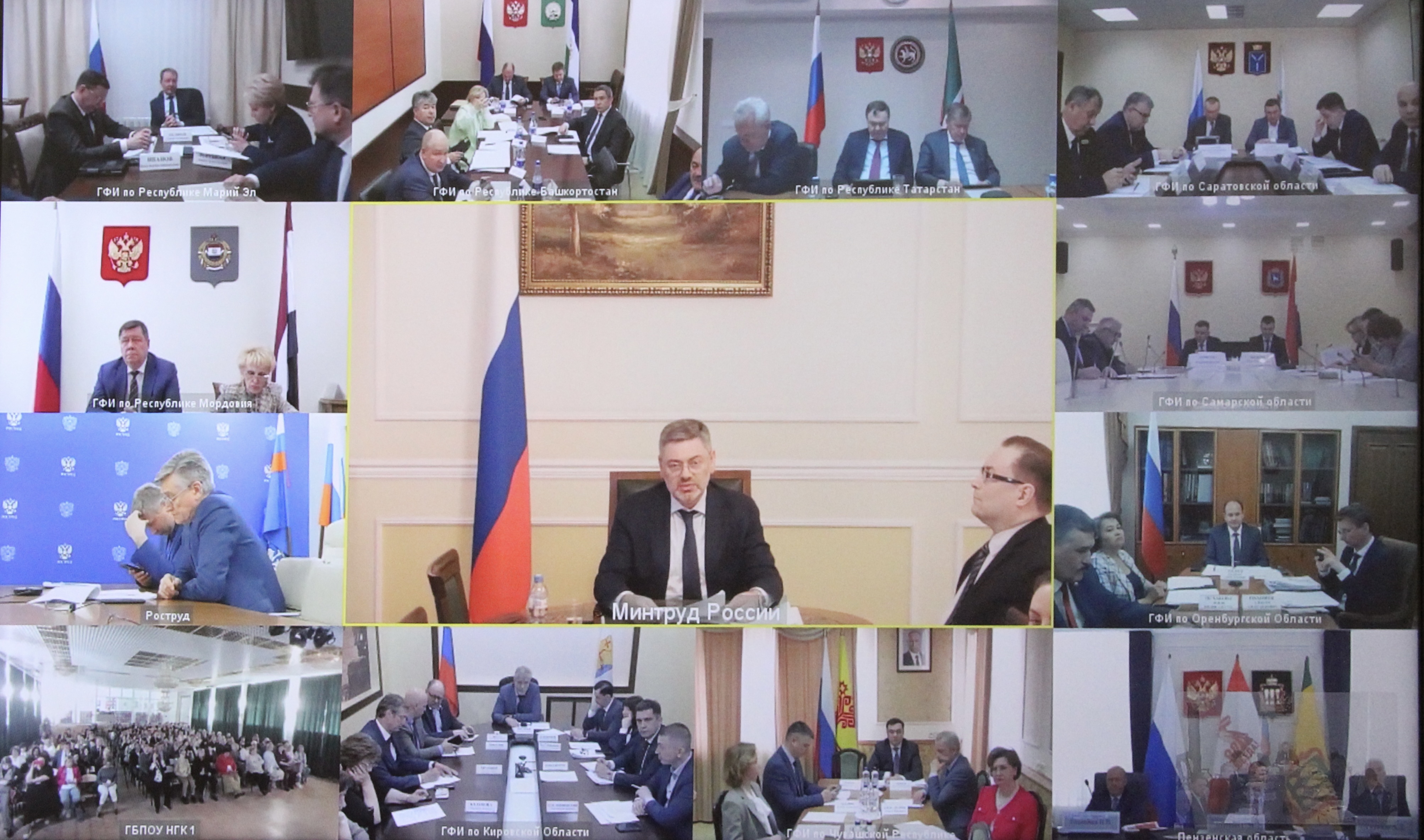 На окружном уровне обсудили роль среднего профессионального образования и целевого обучения в обеспечении кадровой потребности.