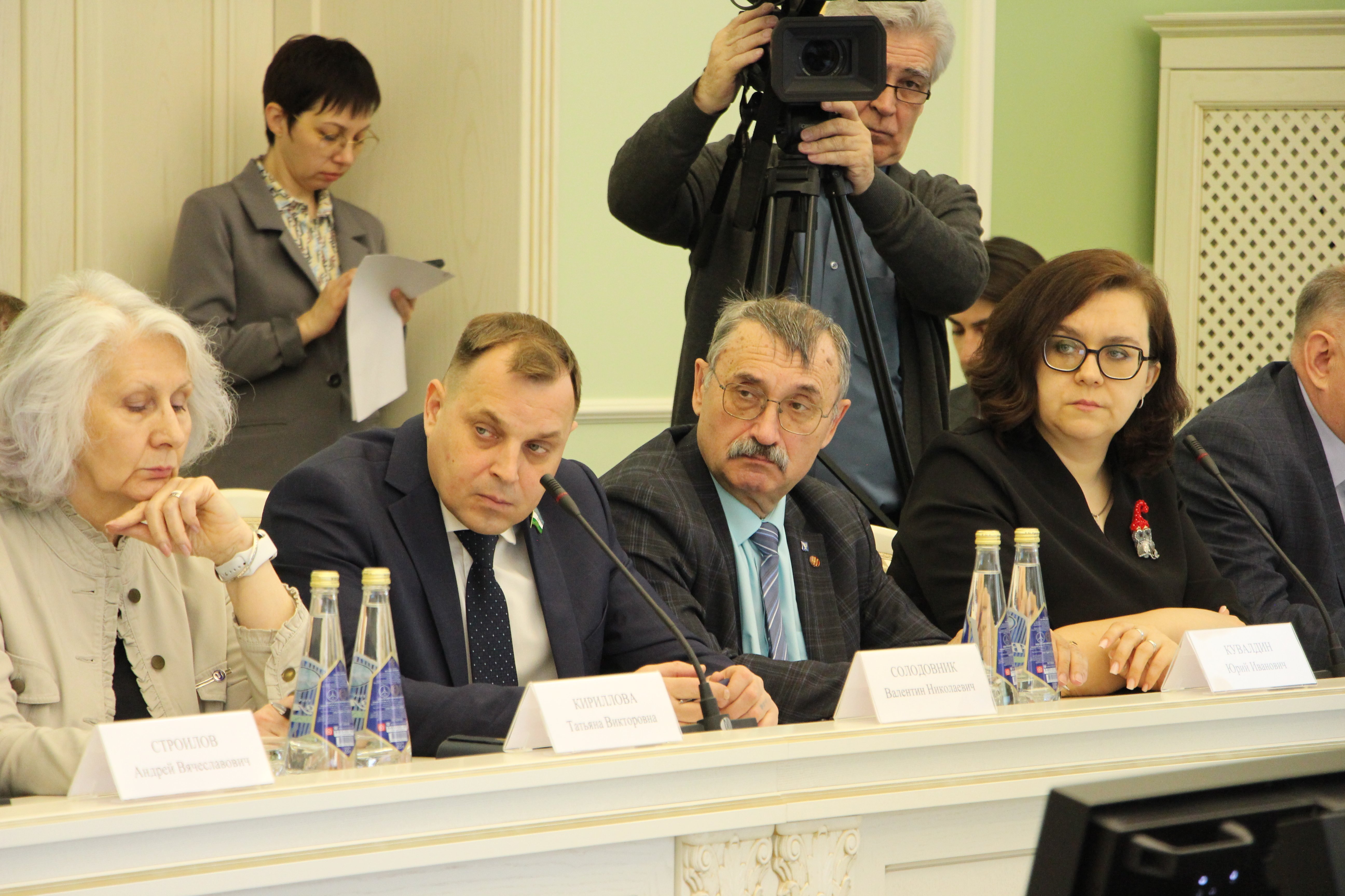 Министр молодежной политики на окружном уровне поделилась опытом взаимодействия с учебными заведениями.
