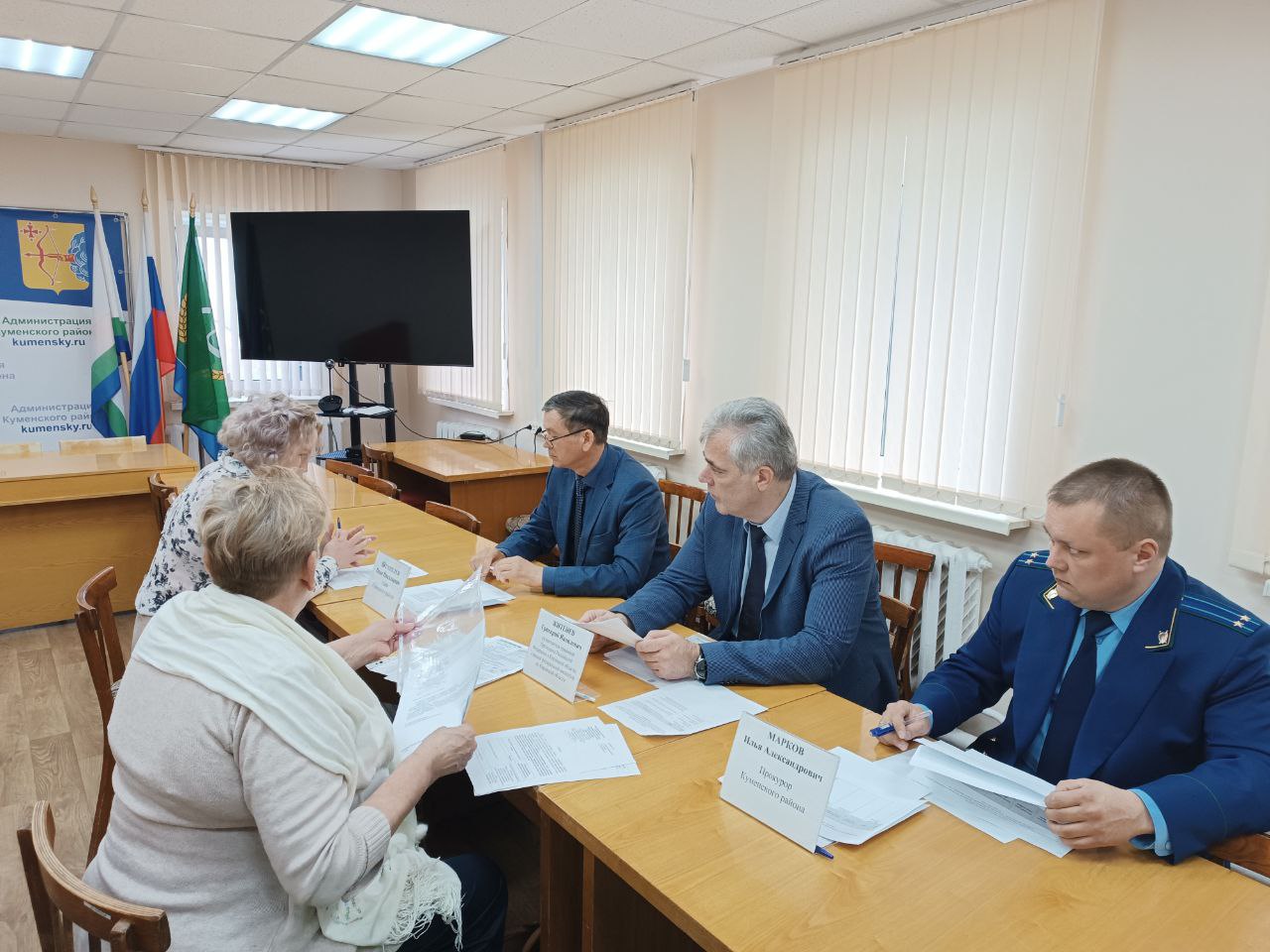 Ремонт дорог в Куменском районе обсудили на личном приеме главного федерального инспектора по Кировской области.