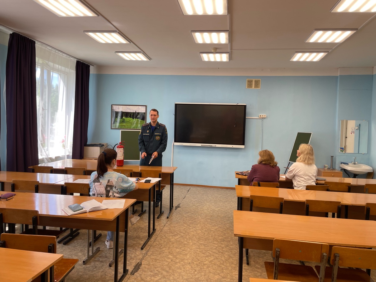 Сотрудники пожарного надзора провели профилактические  мероприятия в преддверии выпускных вечеров.