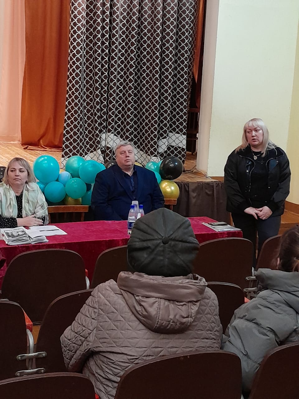 25 марта глава района И.Ю.Шулаев совместно с главой Подгорцевского сельского поселения Е.В.Колпащиковой встретился с населением Подгорцевского сельского поселения.