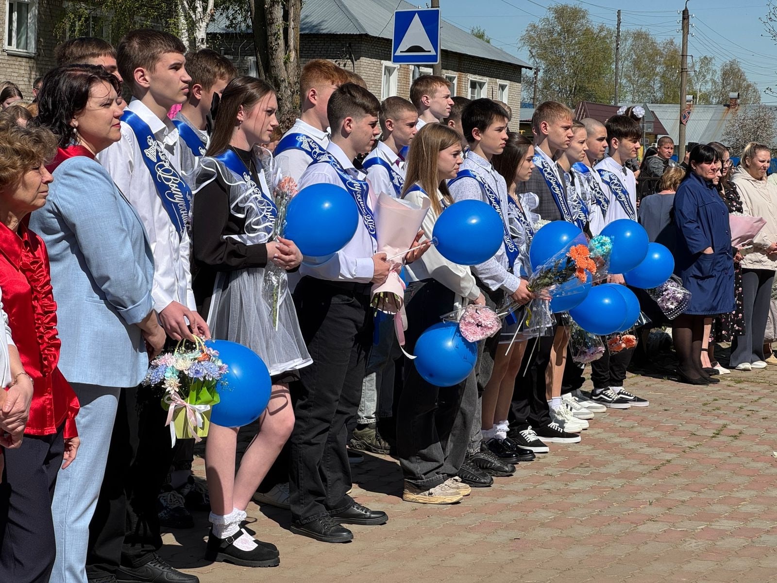 24 мая в школах Юрьянского района прошли торжественные линейки, посвященные окончанию учебного года.