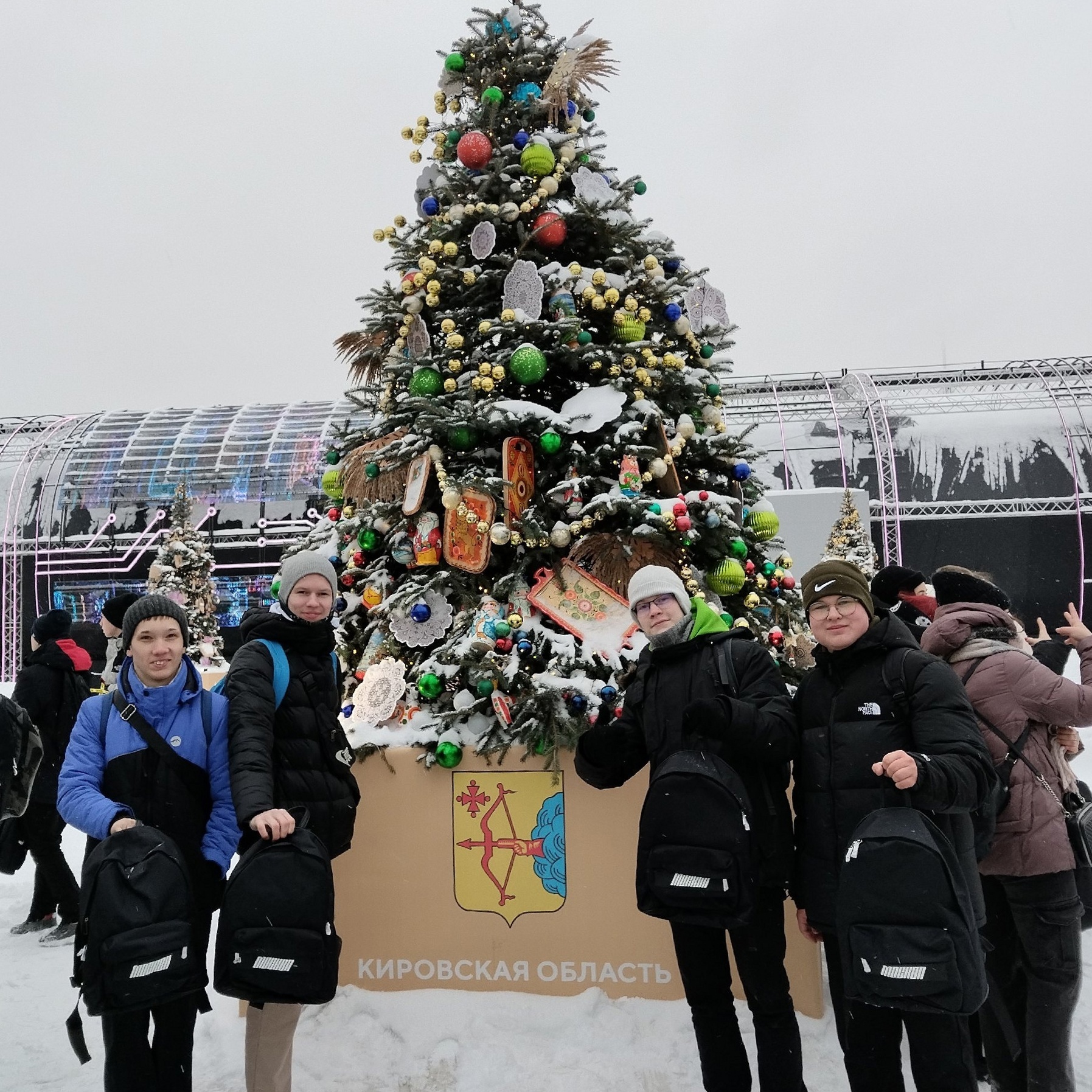 Учащиеся школы КOГOБУ СШ с УИОП пгт Юрья побывали в Москве на выставке &quot;Россия&quot;.