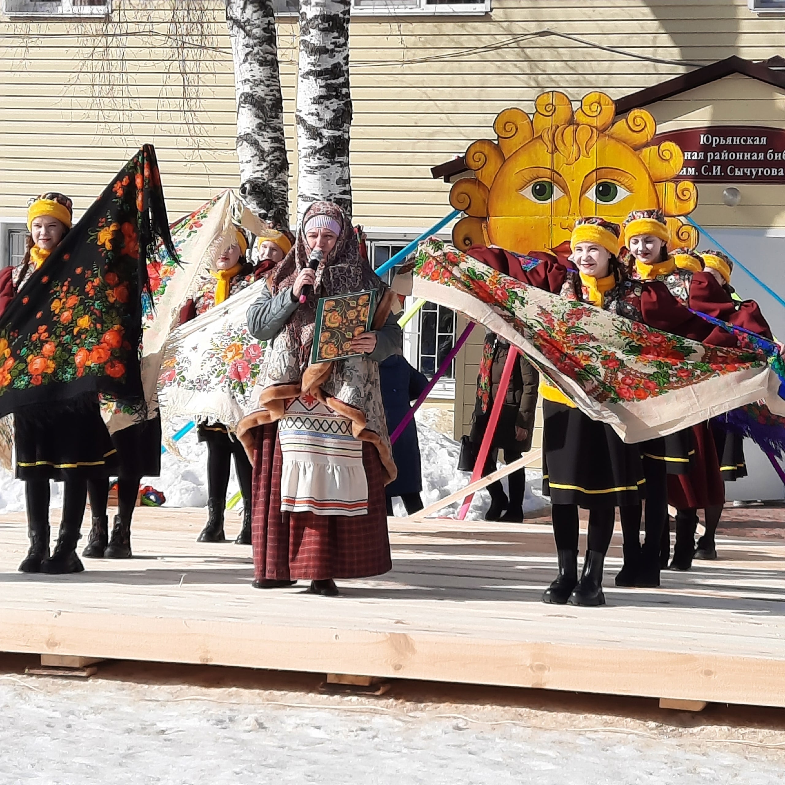 17 марта в пос.Юрья на площади ЮЦКиД прошло народное гуляние, посвящённое Масленице.