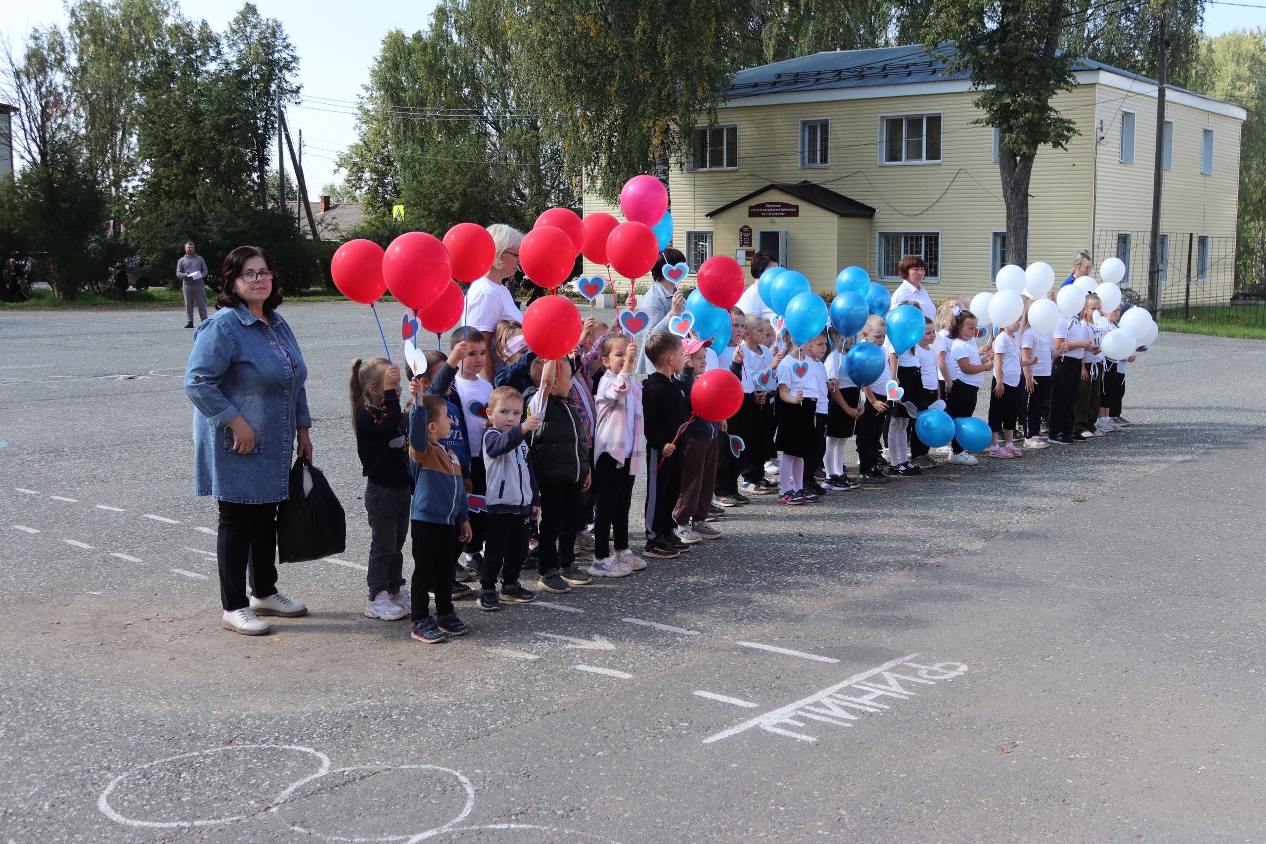 22 августа на площади &quot;Надежда&quot; состоялась патриотическая акция, посвящённая дню Государственного Флага Российской Федерации.