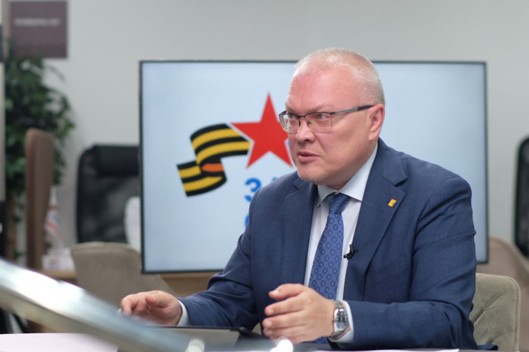 Александр Соколов во время прямой линии ответил на 42 вопроса жителей Кировской области. Александр Соколов во время прямой линии ответил на 42 вопроса жителей Кировской области.