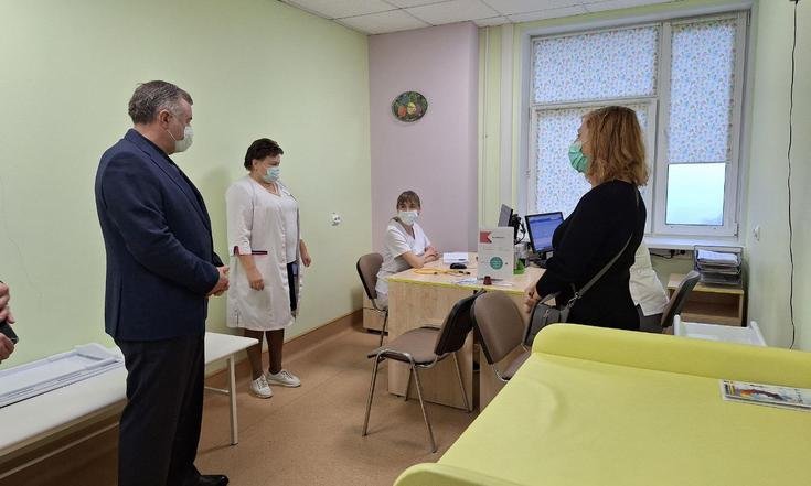 Владимир Колчин посетил ряд социальных учреждений в Оренбургской области и провел совещание по реализации в регионе окружного общественного проекта «Ментальное здоровье». Владимир Колчин посетил ряд социальных учреждений в Оренбургской области и провел совещание по реализации в регионе окружного общественного проекта «Ментальное здоровье».