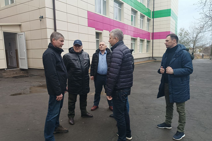 Губернатор Кировской области Александр Соколов проверил ход работ в подшефном районе Запорожья. Губернатор Кировской области Александр Соколов проверил ход работ в подшефном районе Запорожья.