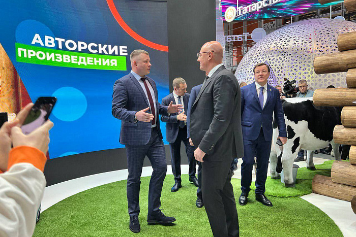 Дмитрий Чернышенко и Игорь Комаров посетили стенд Кировской области на выставке «Россия». Дмитрий Чернышенко и Игорь Комаров посетили стенд Кировской области на выставке «Россия».