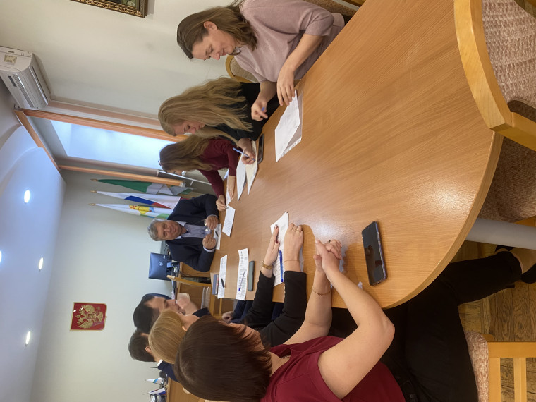 12 декабря в администрации Юрьянского района состоялось очередное заседание территориальной комиссии по вопросам ликвидации задолженности по заработной плате и легализации трудовых отношений. 12 декабря в администрации Юрьянского района состоялось очередное заседание территориальной комиссии по вопросам ликвидации задолженности по заработной плате и легализации трудовых отношений.