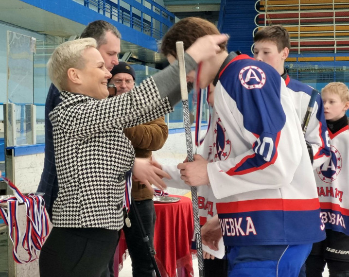 Команда «Спартаковец» из Вятских Полян становится победителем регионального этапа «Золотая шайба». Команда «Спартаковец» из Вятских Полян становится победителем регионального этапа «Золотая шайба».