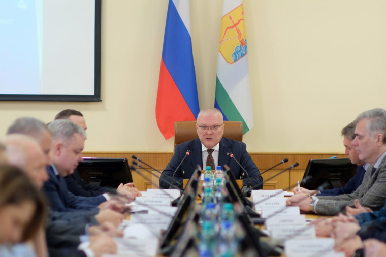 Школы Кировской области получат премию за качественную подготовку выпускников к ЕГЭ по физике и математике. Школы Кировской области получат премию за качественную подготовку выпускников к ЕГЭ по физике и математике.