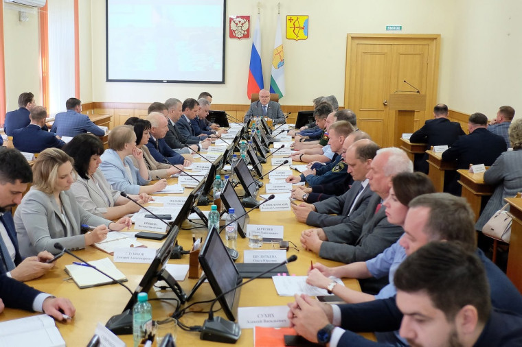С нового учебного года в школах будут преподавать основы безопасности и защиты Родины. С нового учебного года в школах будут преподавать основы безопасности и защиты Родины.
