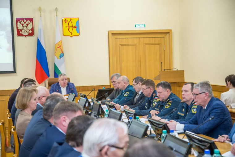 Сотруднику МЧС вручили благодарственное письмо полномочного представителя Президента Российской Федерации в Приволжском федеральном округе. Сотруднику МЧС вручили благодарственное письмо полномочного представителя Президента Российской Федерации в Приволжском федеральном округе.