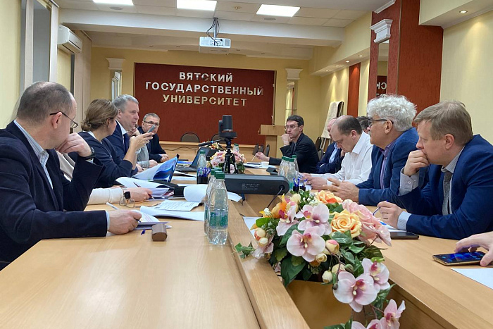 В Кировской области обсудили проект стратегии развития ЖКХ региона до 2035 года. В Кировской области обсудили проект стратегии развития ЖКХ региона до 2035 года.