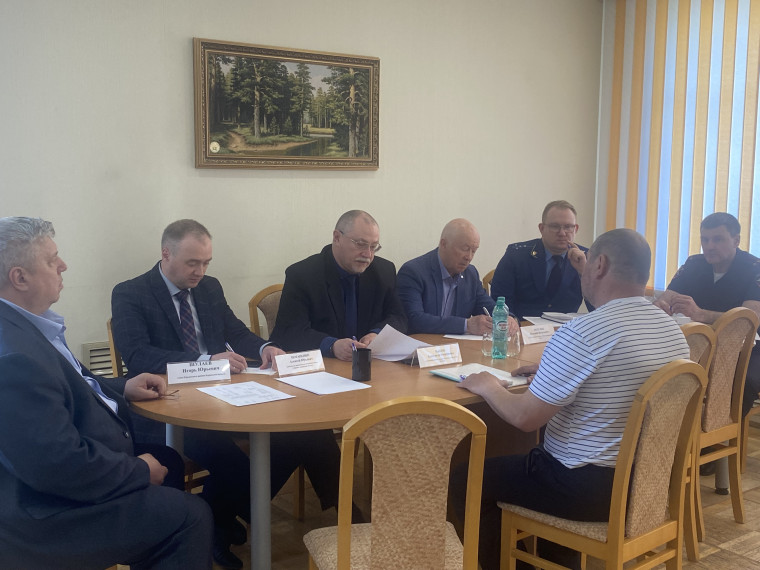 15 мая в администрации Юрьянского района состоялся личный прием граждан Юрьянского района Уполномоченным по правам человека в Кировской области Александром Георгиевичем Пановым. 15 мая в администрации Юрьянского района состоялся личный прием граждан Юрьянского района Уполномоченным по правам человека в Кировской области Александром Георгиевичем Пановым.
