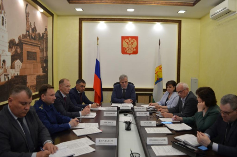На совещании главного федерального инспектора обсудили темпы строительства многоквартирных домов. На совещании главного федерального инспектора обсудили темпы строительства многоквартирных домов.