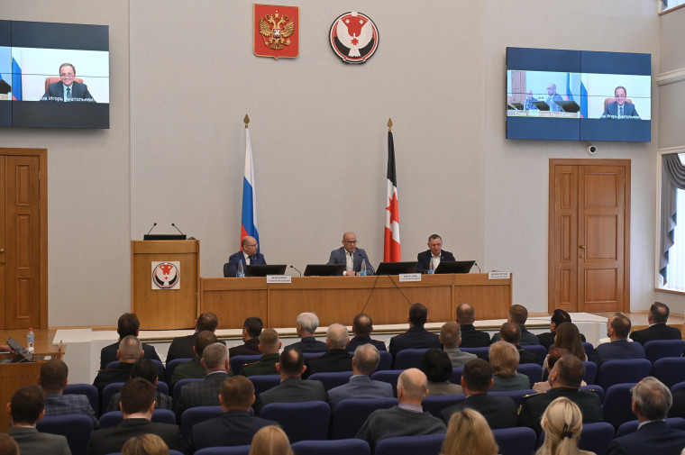 Игорь Комаров представил нового главного федерального инспектора по Удмуртской Республике. Игорь Комаров представил нового главного федерального инспектора по Удмуртской Республике.