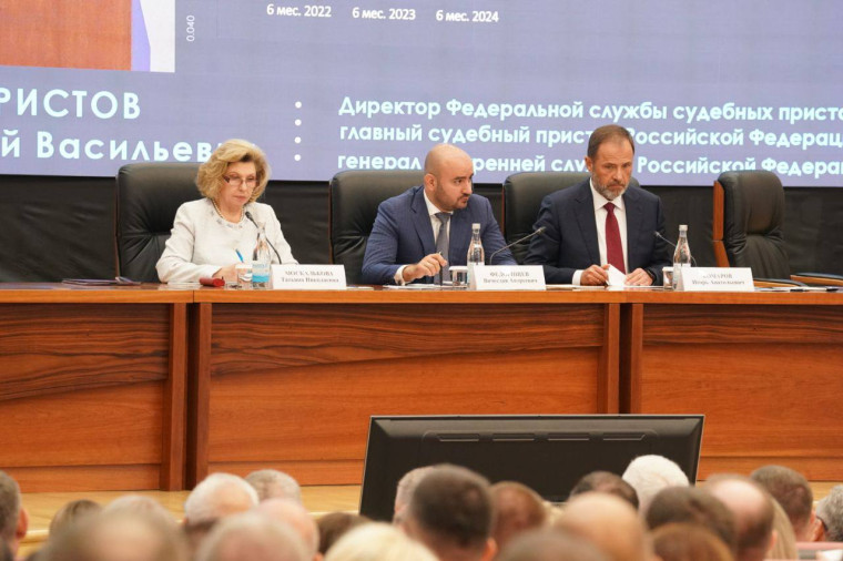 Игорь Комаров: «От работы судебных приставов зависит сохранение финансовой и социальной стабильности в обществе». Игорь Комаров: «От работы судебных приставов зависит сохранение финансовой и социальной стабильности в обществе».
