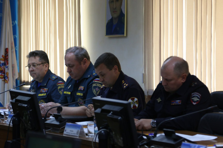 Под руководством Игоря Паньшина обсудили вопросы защиты населения и территорий от чрезвычайных ситуаций и обеспечения пожарной безопасности. Под руководством Игоря Паньшина обсудили вопросы защиты населения и территорий от чрезвычайных ситуаций и обеспечения пожарной безопасности.