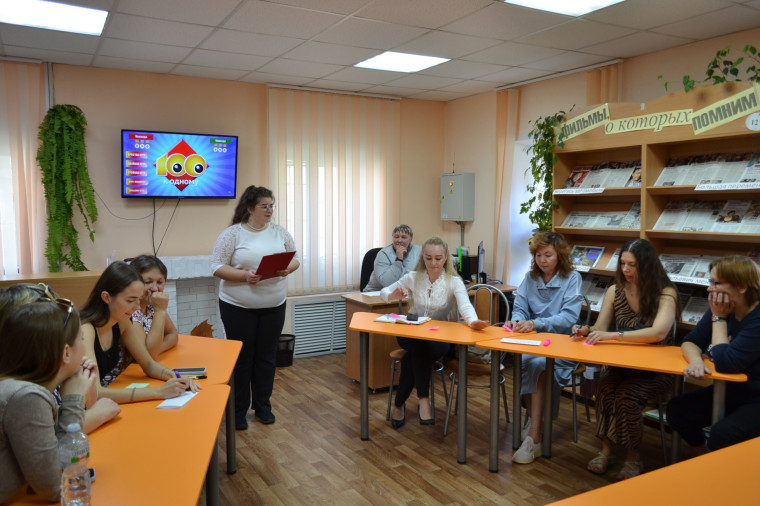 26 августа в Юрьянской центральной районной библиотеке им. С.И. Сычугова состоялась интерактивная игра «Сто к одному». 26 августа в Юрьянской центральной районной библиотеке им. С.И. Сычугова состоялась интерактивная игра «Сто к одному».