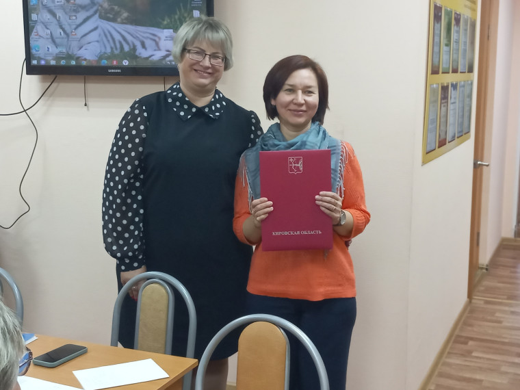 Вчера ведущий библиотекарь абонемента Юрьянской детской библиотеки Бажина Наталия Алексеевна была награждена Благодарственным письмом Губернатора Кировской области за высокий профессионализм, активную творческую деятельность по привлечению детей к чтению. Вчера ведущий библиотекарь абонемента Юрьянской детской библиотеки Бажина Наталия Алексеевна была награждена Благодарственным письмом Губернатора Кировской области за высокий профессионализм, активную творческую деятельность по привлечению детей к чтению.