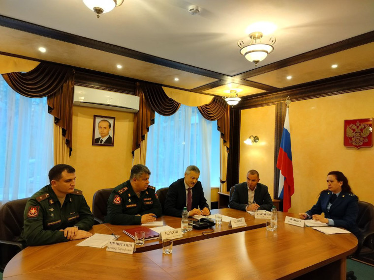 В приемной Президента Российской Федерации в Кировской области прошла «прямая телефонная линия» по вопросам осеннего призыва на военную службу. В приемной Президента Российской Федерации в Кировской области прошла «прямая телефонная линия» по вопросам осеннего призыва на военную службу.