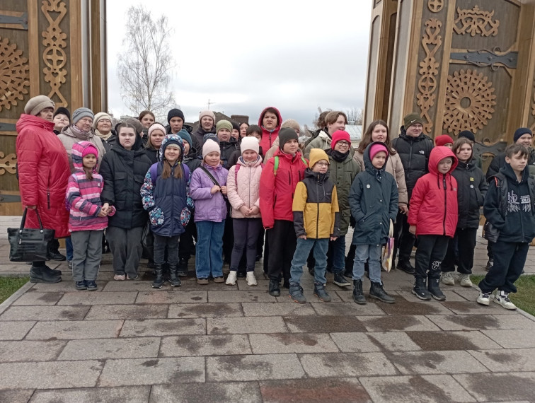 30 октября ребята из объединения "Память" и клуба 6а класса "Краеведы" ездили в г.Киров. 30 октября ребята из объединения "Память" и клуба 6а класса "Краеведы" ездили в г.Киров.