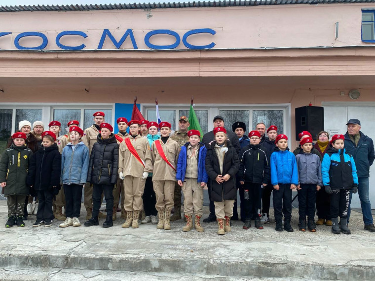 Сегодня состоялось на площади у ЮЦКиД "Космос" торжественное вручение ключей от машины участнику СВО Игорю Анатольевичу для передачи нашим бойцам. Сегодня состоялось на площади у ЮЦКиД "Космос" торжественное вручение ключей от машины участнику СВО Игорю Анатольевичу для передачи нашим бойцам.