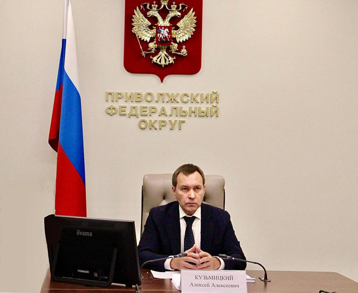 Заместитель полпреда Президента РФ в ПФО Алексей Кузьмицкий в ходе личного приема рассмотрел обращение жительницы Кировской области. Заместитель полпреда Президента РФ в ПФО Алексей Кузьмицкий в ходе личного приема рассмотрел обращение жительницы Кировской области.
