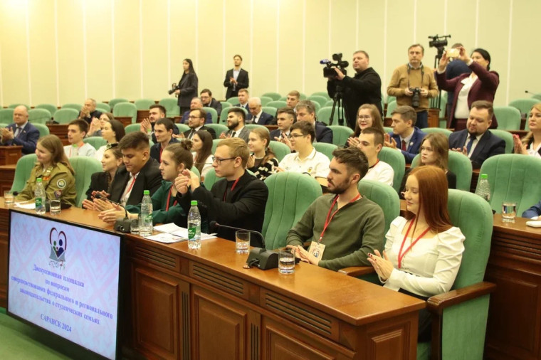 Региональную выплату на первенца предложили продлить и масштабировать. Региональную выплату на первенца предложили продлить и масштабировать.
