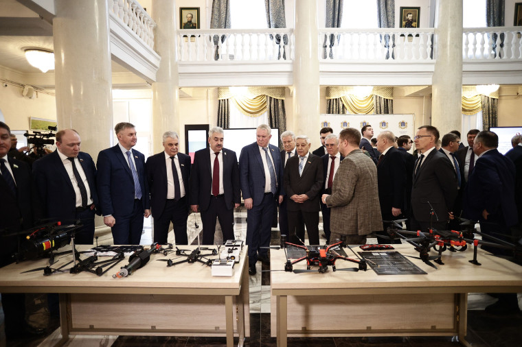 Игорь Комаров: «Во всех 14 регионах округа реализуется нацпроект «Беспилотные авиационные системы». Игорь Комаров: «Во всех 14 регионах округа реализуется нацпроект «Беспилотные авиационные системы».