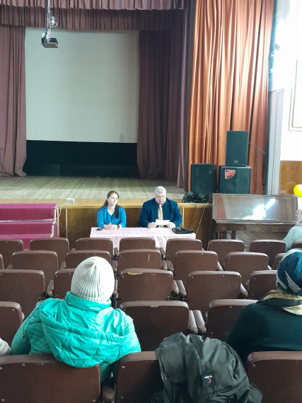 27 марта глава района И.Ю.Шулаев совместно с главой Верховинского сельского поселения Ю.В.Шутовой встретился с населением Верховинского сельского поселения. 27 марта глава района И.Ю.Шулаев совместно с главой Верховинского сельского поселения Ю.В.Шутовой встретился с населением Верховинского сельского поселения.