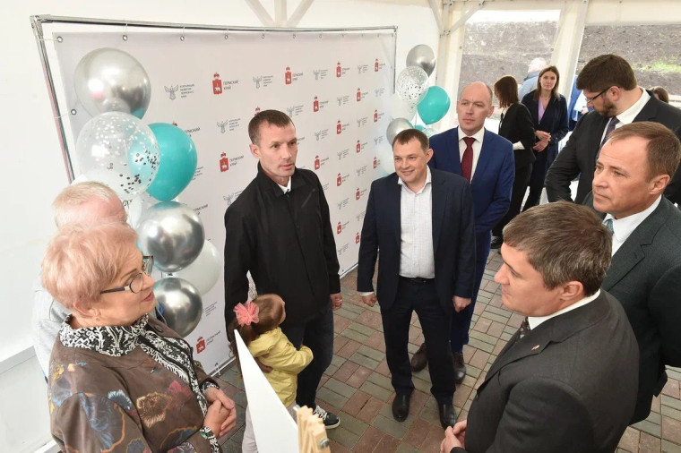 Полпред Президента в ПФО Игорь Комаров оценил самое масштабное завершенное строительство в Прикамье. Полпред Президента в ПФО Игорь Комаров оценил самое масштабное завершенное строительство в Прикамье.