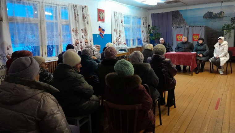 Глава района встретился с населением Великорецкого и Ивановского сельских поселений. Глава района встретился с населением Великорецкого и Ивановского сельских поселений.