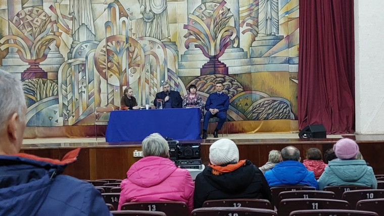 Глава района провел встречу с населением Мурыгинского городского поселения. Глава района провел встречу с населением Мурыгинского городского поселения.