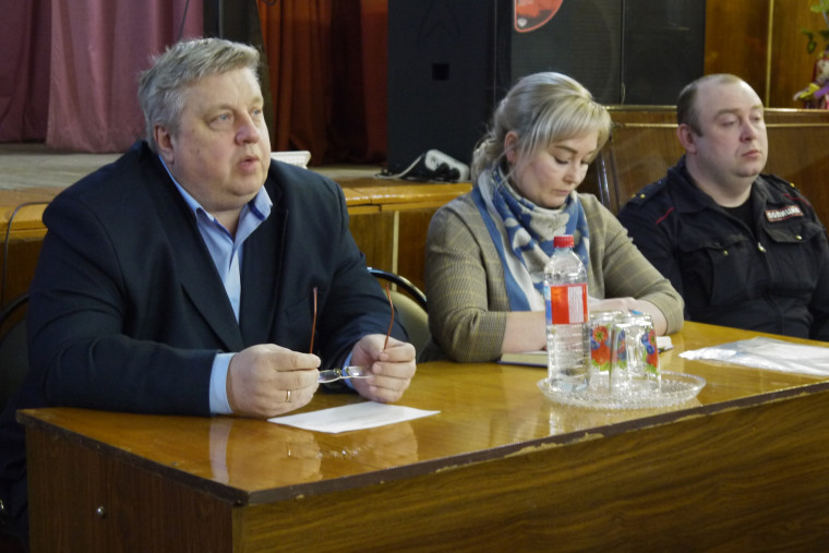Глава района встретился с жителями с. Верховино. Глава района встретился с жителями с. Верховино.