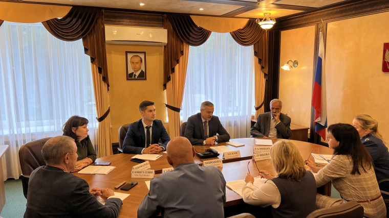 28 августа 2023 года в Приемной Президента Российской Федерации в Кировской области состоялся круглый стол по вопросам начала нового учебного года в учебных заведениях города Кирова и области. 28 августа 2023 года в Приемной Президента Российской Федерации в Кировской области состоялся круглый стол по вопросам начала нового учебного года в учебных заведениях города Кирова и области.