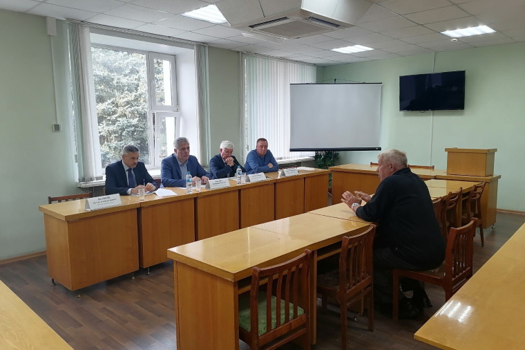 Главный федеральный инспектор по Кировской области провел личный прием слобожан. Главный федеральный инспектор по Кировской области провел личный прием слобожан.