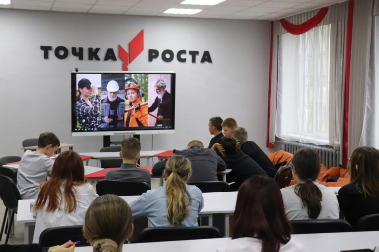 7 сентября в Юрьянской средней школе состоялись первые занятия курса внеурочной деятельности «Россия – мои горизонты». 7 сентября в Юрьянской средней школе состоялись первые занятия курса внеурочной деятельности «Россия – мои горизонты».